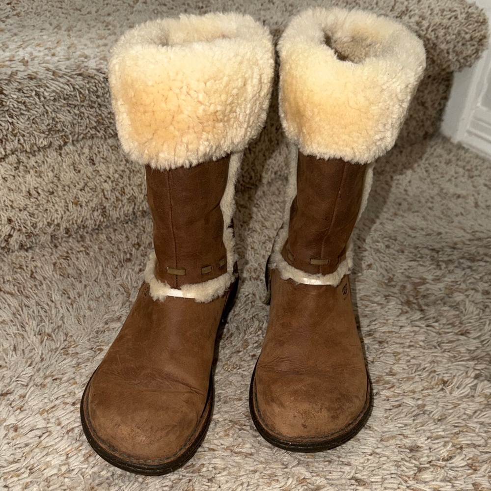 UGG Australia, brown leather and Sheepskin | size 9